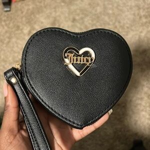 🆕 Juicy Couture love mode heart zip around